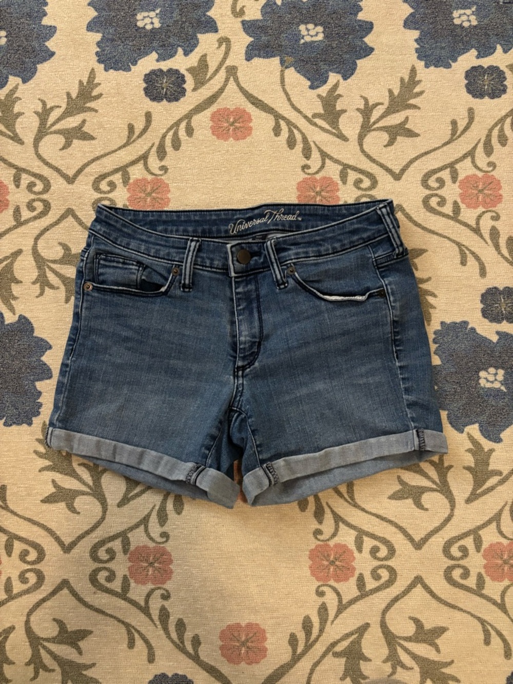 Universal Thread Denim Shorts Size 4 | Mid-Rise
